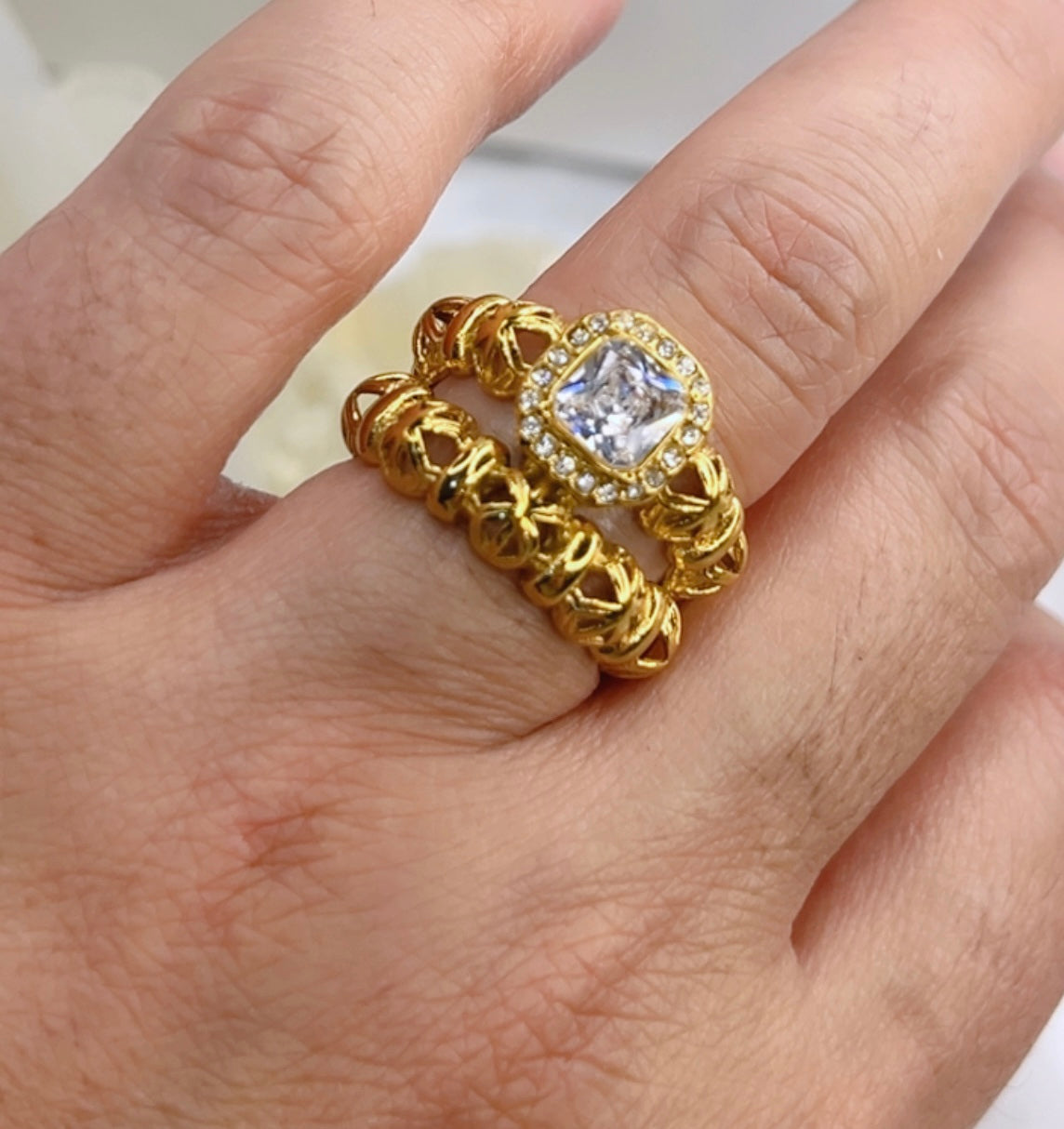 bague de mariage en acier inoxydable, conçue pour allier élégance et durabilité.