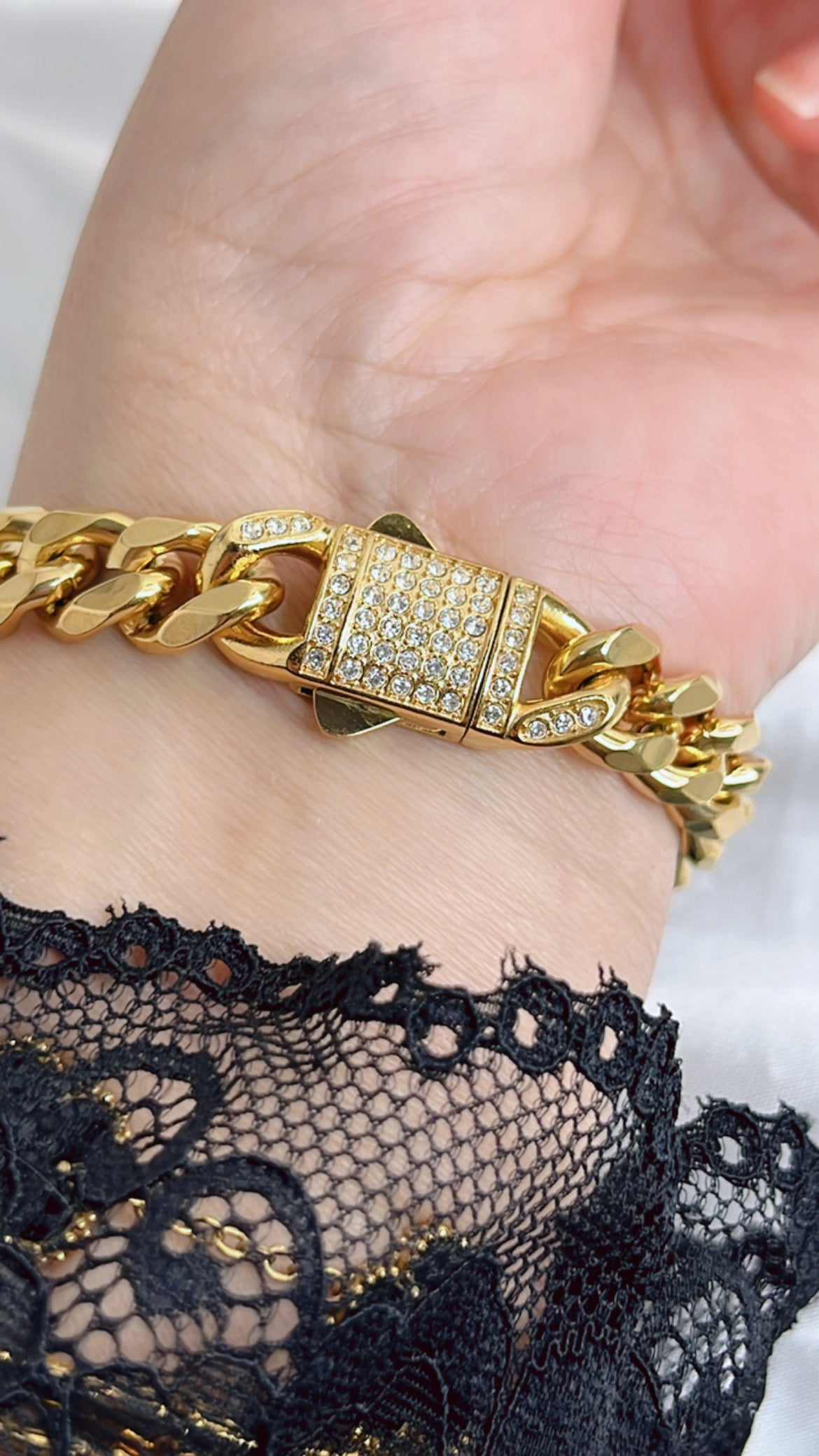 Collier Manuel’ scintillant de strass, pour une touche de glamour et d’éclat à chaque