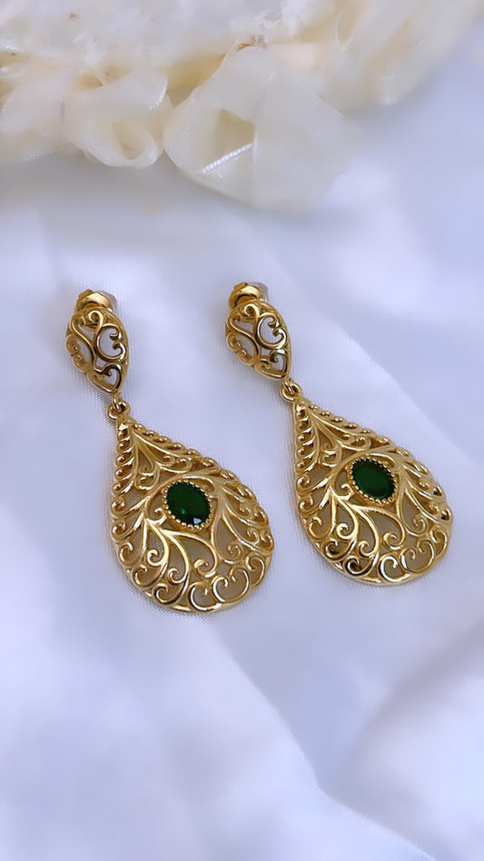 Boucle d’oreille avec perle verte