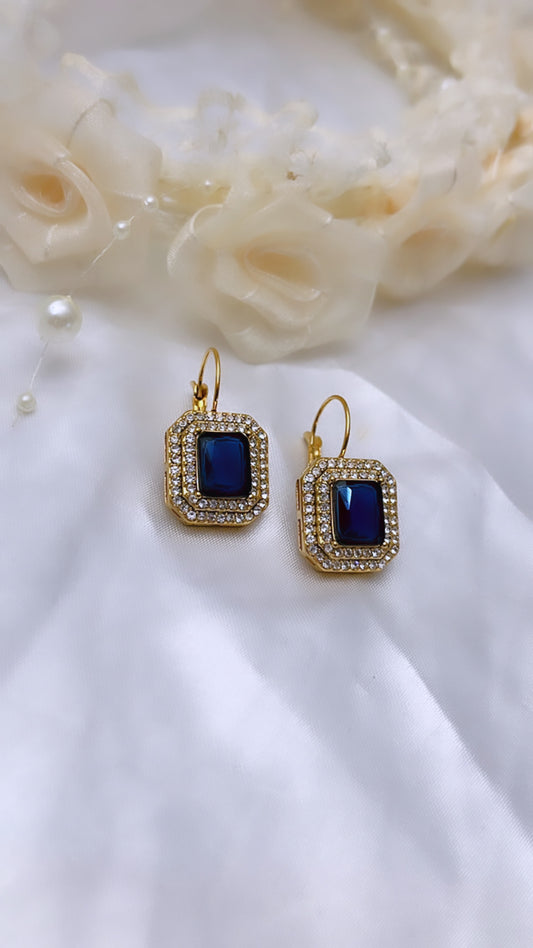 Boucle d’oreille avec perle blue