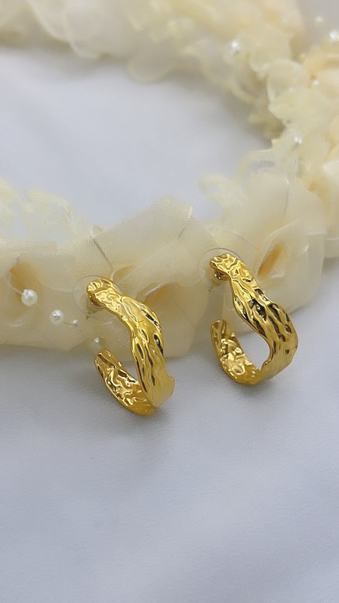 Boucle d'oreille chassée
